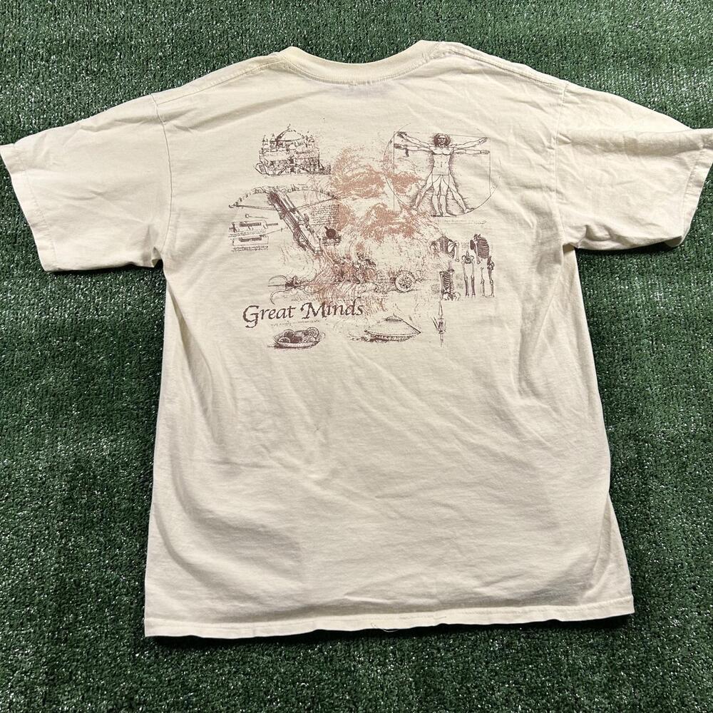 Vintage Graphic T-Shirt with Great Minds Print. Size m